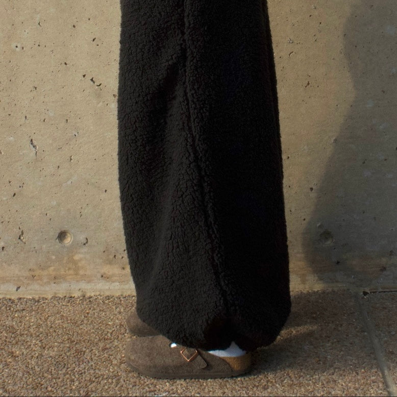 Unisex Homebody Full Sherpa Sweatpants - Black