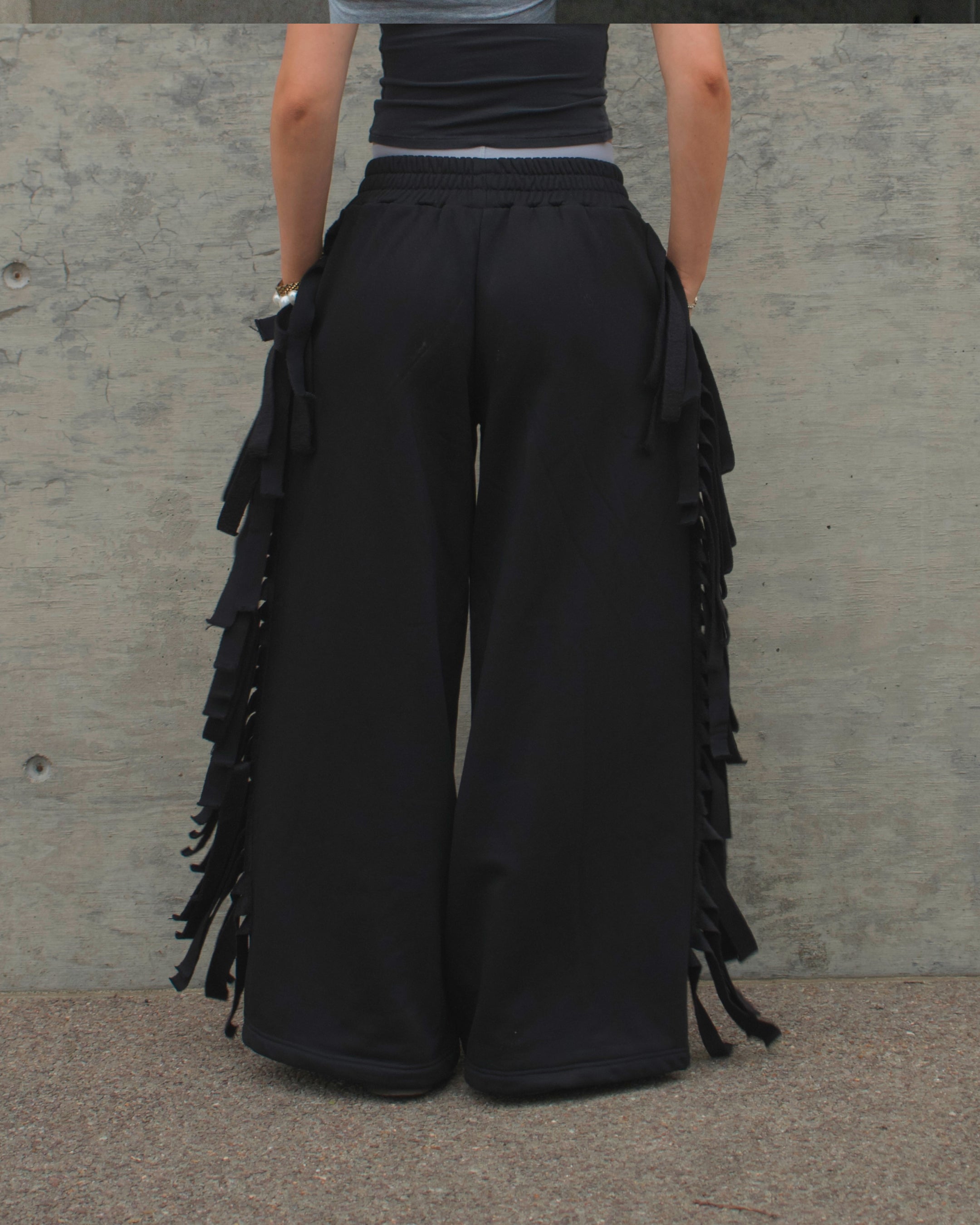Cozy Cowboy Essential Fringe Wide-Leg Sweatpants — Black
