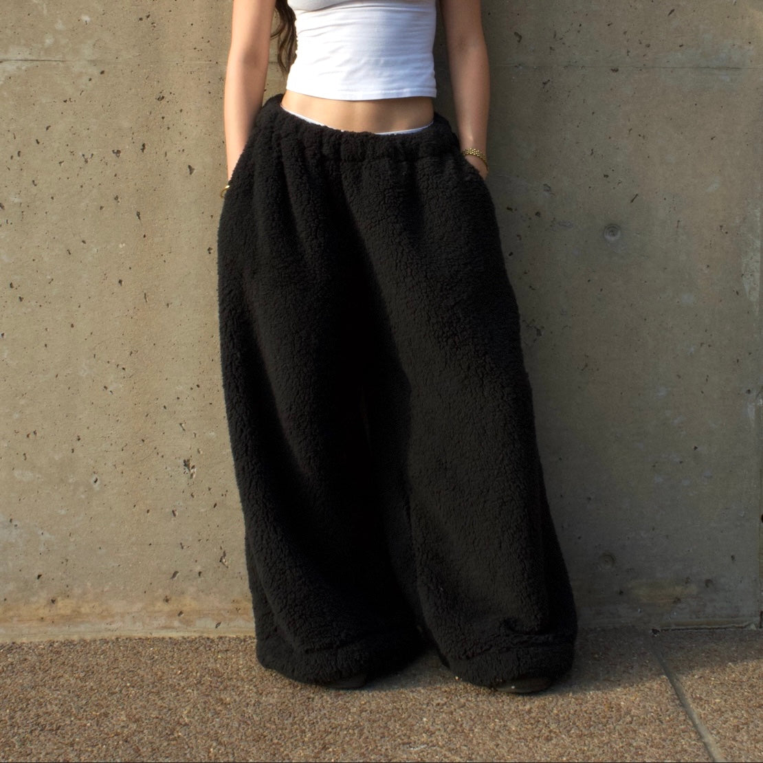 Unisex Homebody Full Sherpa Sweatpants - Black
